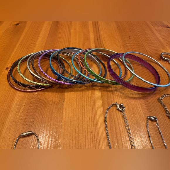 COSTUME JEWELRY HUGE LOT CHILDREN DRESS UP TWEENS TEENS FUN ADULTS - Picture 10 of 16